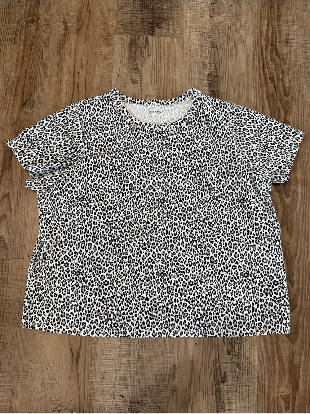 Old Navy Women’s Black and White Leopard Print Tee XL